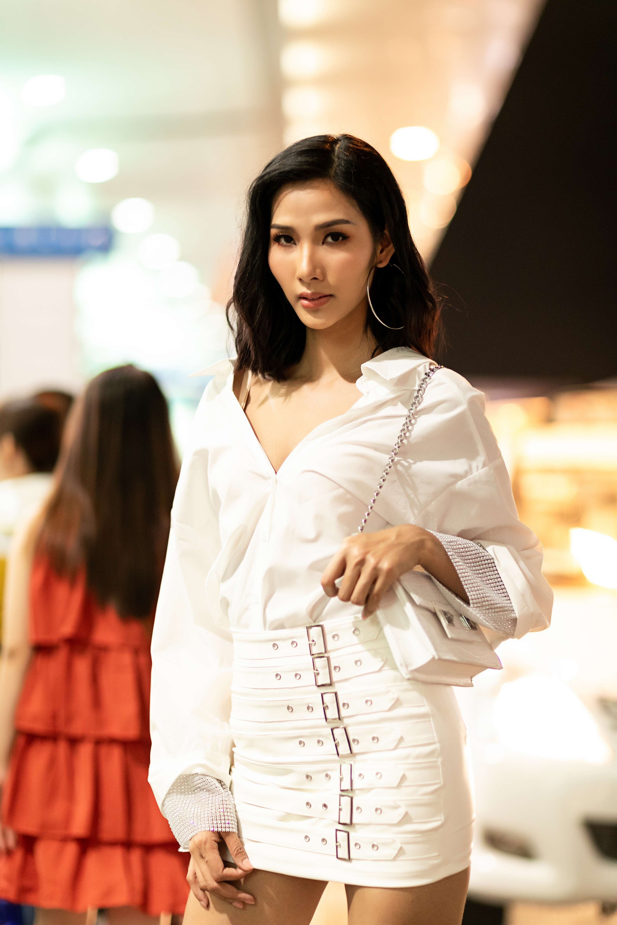 Á hậu Hoàng Thùy khoe chân dài miên man, sánh đôi với soái ca lịch lãm Quang Đại tại Paris - Ảnh 9. Á hậu Hoàng Thùy khoe chân dài miên man, sánh đôi với soái ca lịch lãm Quang Đại tại Paris - Ảnh 9.