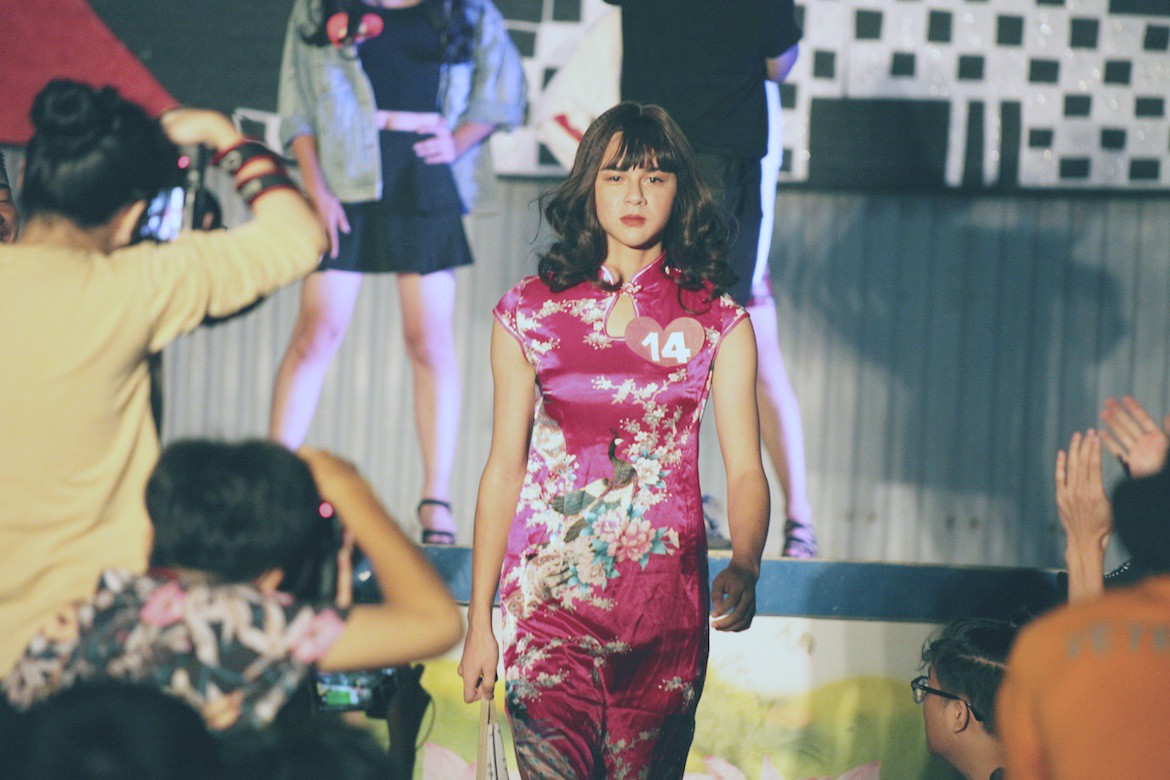 Xem chùm ảnh nam sinh trường FPT giả gái chỉ biết thốt lên: Xinh đến mức con gái cũng phải ghen tỵ! - Ảnh 4. Xem chùm ảnh nam sinh trường FPT giả gái chỉ biết thốt lên: Xinh đến mức con gái cũng phải ghen tỵ! - Ảnh 4.