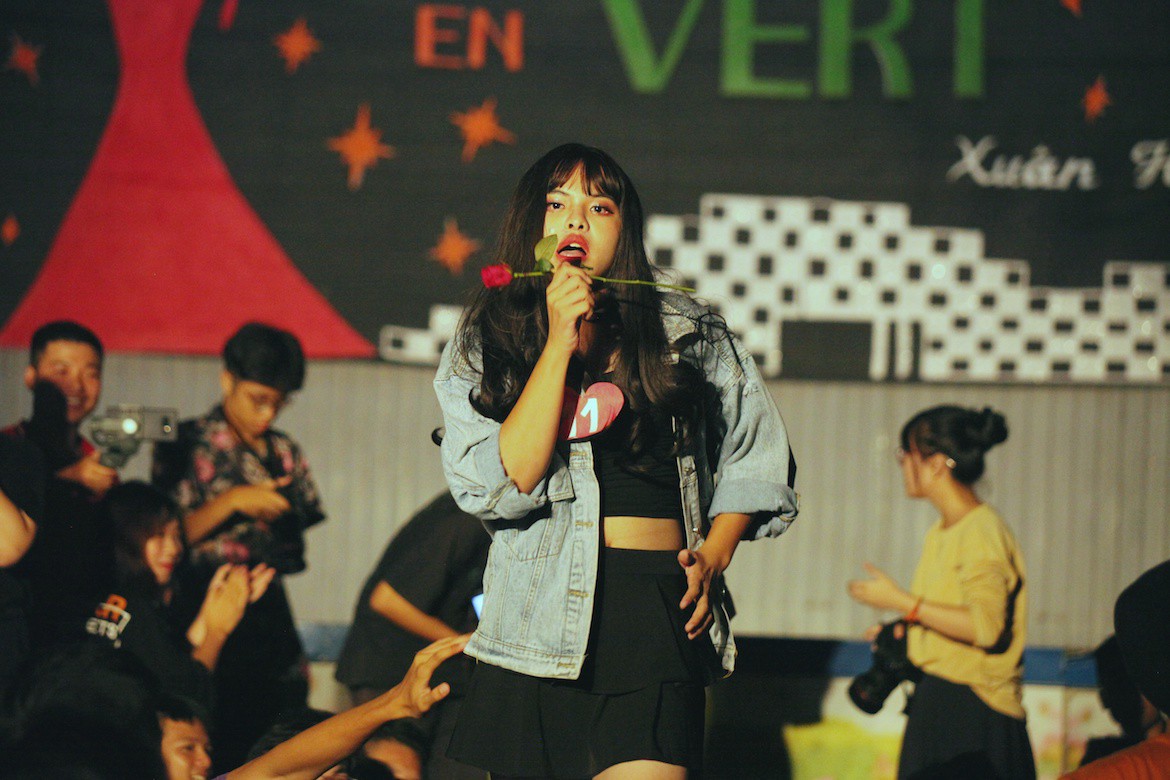 Xem chùm ảnh nam sinh trường FPT giả gái chỉ biết thốt lên: Xinh đến mức con gái cũng phải ghen tỵ! - Ảnh 3. Xem chùm ảnh nam sinh trường FPT giả gái chỉ biết thốt lên: Xinh đến mức con gái cũng phải ghen tỵ! - Ảnh 3.