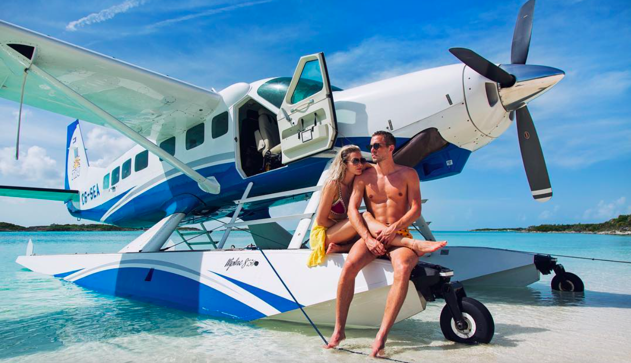 Chàng là cầu thủ điển trai, nàng là hoa hậu xinh không tỳ vết, hai người đẹp đôi đến mức được ví như cặp Victoria – Beckham của đất nước Iceland - Ảnh 2. Chàng là cầu thủ điển trai, nàng là hoa hậu xinh không tỳ vết, hai người đẹp đôi đến mức được ví như cặp Victoria – Beckham của đất nước Iceland - Ảnh 2.