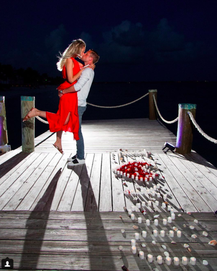 Chàng là cầu thủ điển trai, nàng là hoa hậu xinh không tỳ vết, hai người đẹp đôi đến mức được ví như cặp Victoria – Beckham của đất nước Iceland - Ảnh 4. Chàng là cầu thủ điển trai, nàng là hoa hậu xinh không tỳ vết, hai người đẹp đôi đến mức được ví như cặp Victoria – Beckham của đất nước Iceland - Ảnh 4.