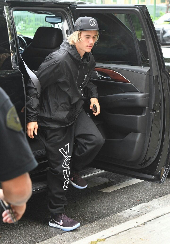 Thực hư về bức ảnh Justin Bieber vẫn lưu hình Selena Gomez trong điện thoại dù sắp cưới Hailey - Ảnh 7. Thực hư về bức ảnh Justin Bieber vẫn lưu hình Selena Gomez trong điện thoại dù sắp cưới Hailey - Ảnh 7.