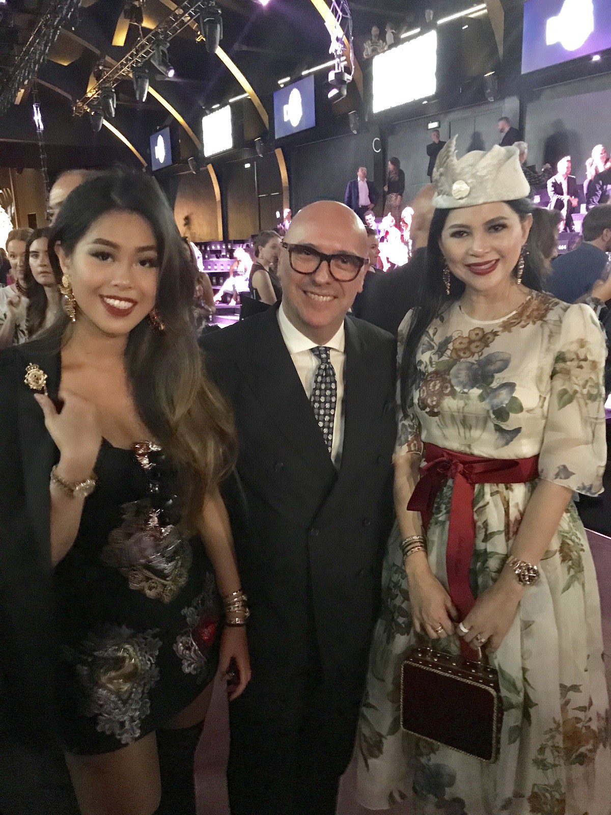 Không phải sao Việt nào, mẹ chồng và em chồng Hà Tăng mới là người chạy show gắt nhất Milan Fashion Week mùa này - Ảnh 2. Không phải sao Việt nào, mẹ chồng và em chồng Hà Tăng mới là người chạy show gắt nhất Milan Fashion Week mùa này - Ảnh 2.