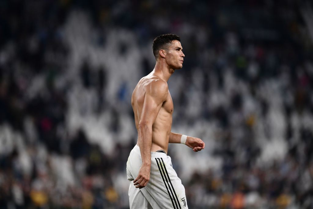 Chị em nhớ lấy xô hứng nước miếng trước khi xem loạt ảnh này của Ronaldo nhé - Ảnh 3.