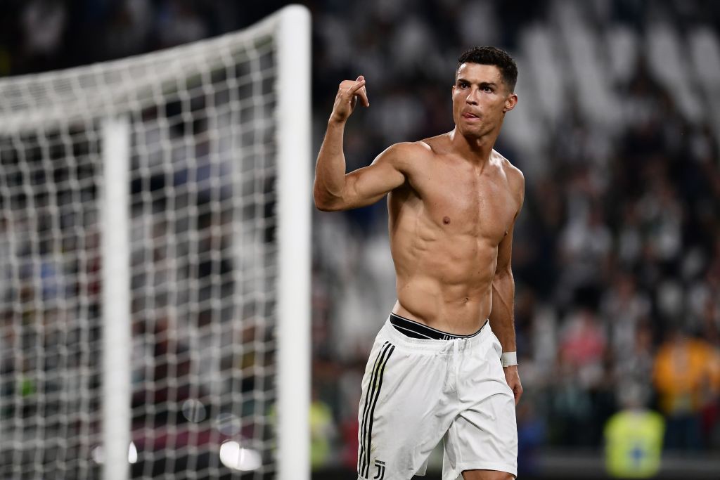 Chị em nhớ lấy xô hứng nước miếng trước khi xem loạt ảnh này của Ronaldo nhé - Ảnh 4.