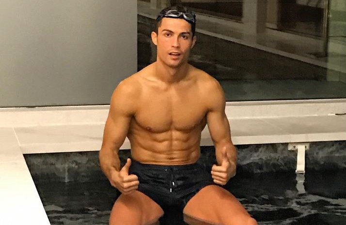 Chị em nhớ lấy xô hứng nước miếng trước khi xem loạt ảnh này của Ronaldo nhé - Ảnh 15.