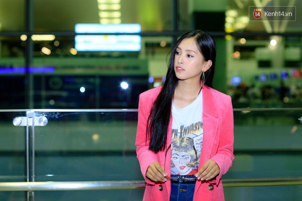 Hoa hậu Tiểu Vy rạng rỡ tại sân bay trước khi lên đường sang Paris dự sự kiện ra mắt ô tô VINFAST - Ảnh 7. Hoa hậu Tiểu Vy rạng rỡ tại sân bay trước khi lên đường sang Paris dự sự kiện ra mắt ô tô VINFAST - Ảnh 7.