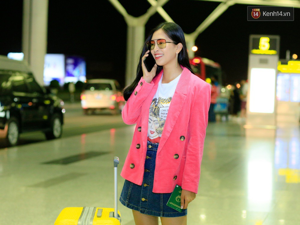 Hoa hậu Tiểu Vy rạng rỡ tại sân bay trước khi lên đường sang Paris dự sự kiện ra mắt ô tô VINFAST - Ảnh 8. Hoa hậu Tiểu Vy rạng rỡ tại sân bay trước khi lên đường sang Paris dự sự kiện ra mắt ô tô VINFAST - Ảnh 8.