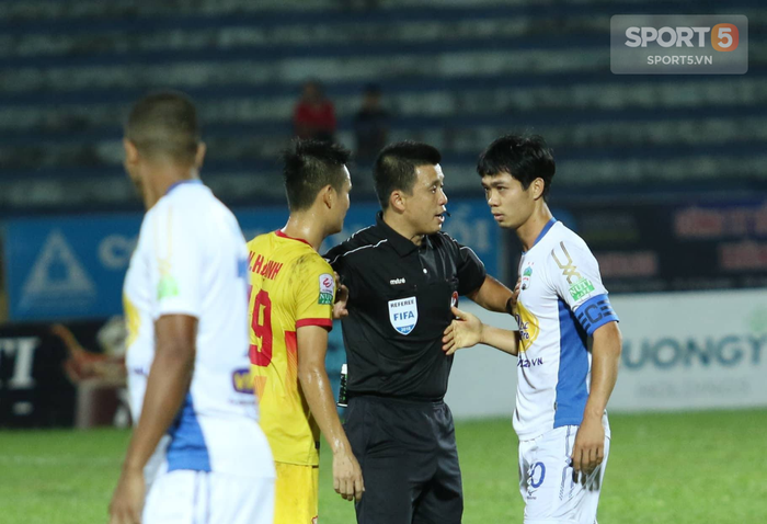 Hành động này khiến Công Phượng bị treo giò ở vòng áp chót V.League - Ảnh 1.