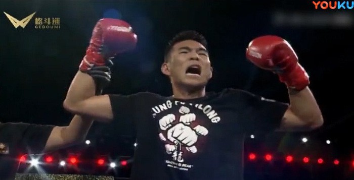 Học trò của Nhất Long đả bại huyền thoại Muay Thái, lấy lại thể diện cho đệ nhất Thiếu Lâm - Ảnh 2.