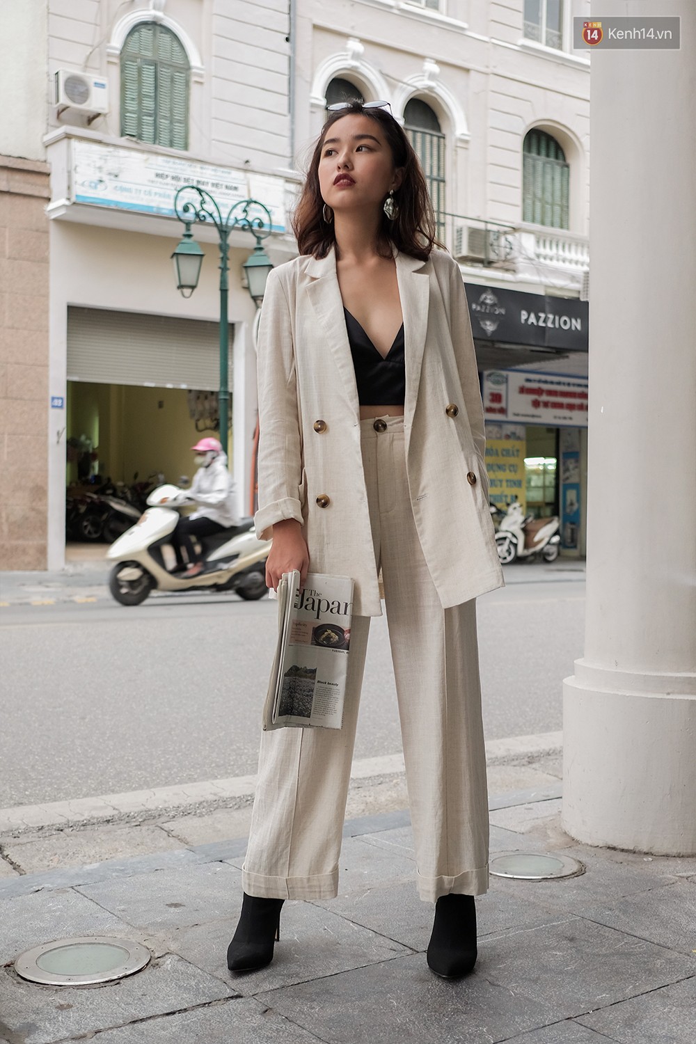Street style 2 miền: mát trời nhưng các bạn trẻ vẫn diện crop top miết mải, "của đáng tội" trông lại quá xinh và chất 11 Street style 2 miền: mát trời nhưng các bạn trẻ vẫn diện crop top miết mải, của đáng tội quá xinh và chất - Ảnh 11.