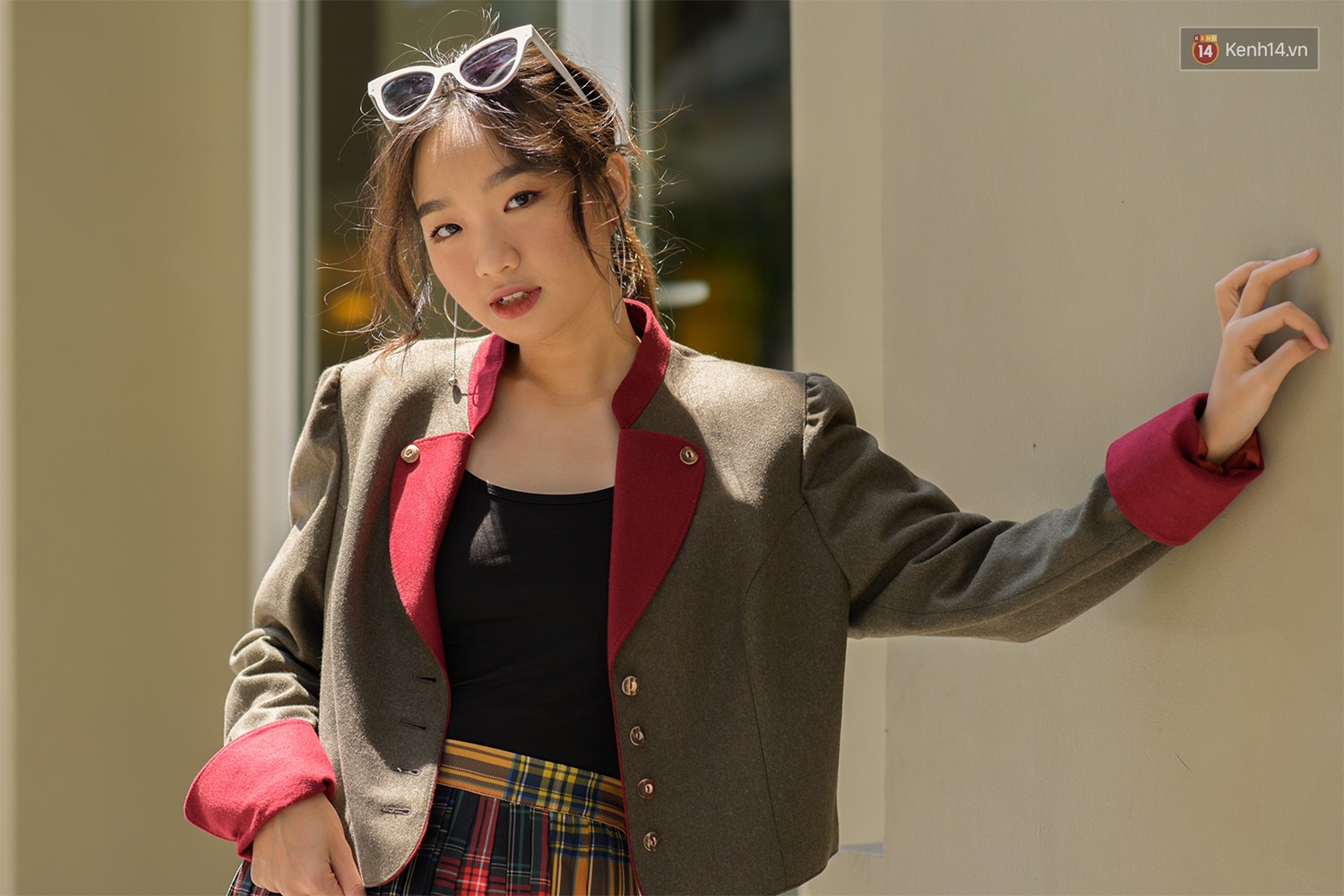 Street style 2 miền: mát trời nhưng các bạn trẻ vẫn diện crop top miết mải, "của đáng tội" trông lại quá xinh và chất 14 Street style 2 miền: mát trời nhưng các bạn trẻ vẫn diện crop top miết mải, của đáng tội quá xinh và chất - Ảnh 14.