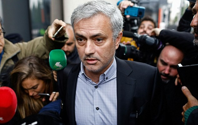 Mourinho bị phạt tù 1 năm vì trốn thuế - Ảnh 1.