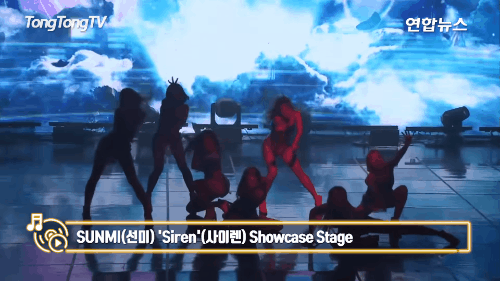 Xem trọn vẹn vũ đạo tiên cá vẫy đuôi của Sunmi trên sân khấu biểu diễn Siren đầu tiên - Ảnh 2.