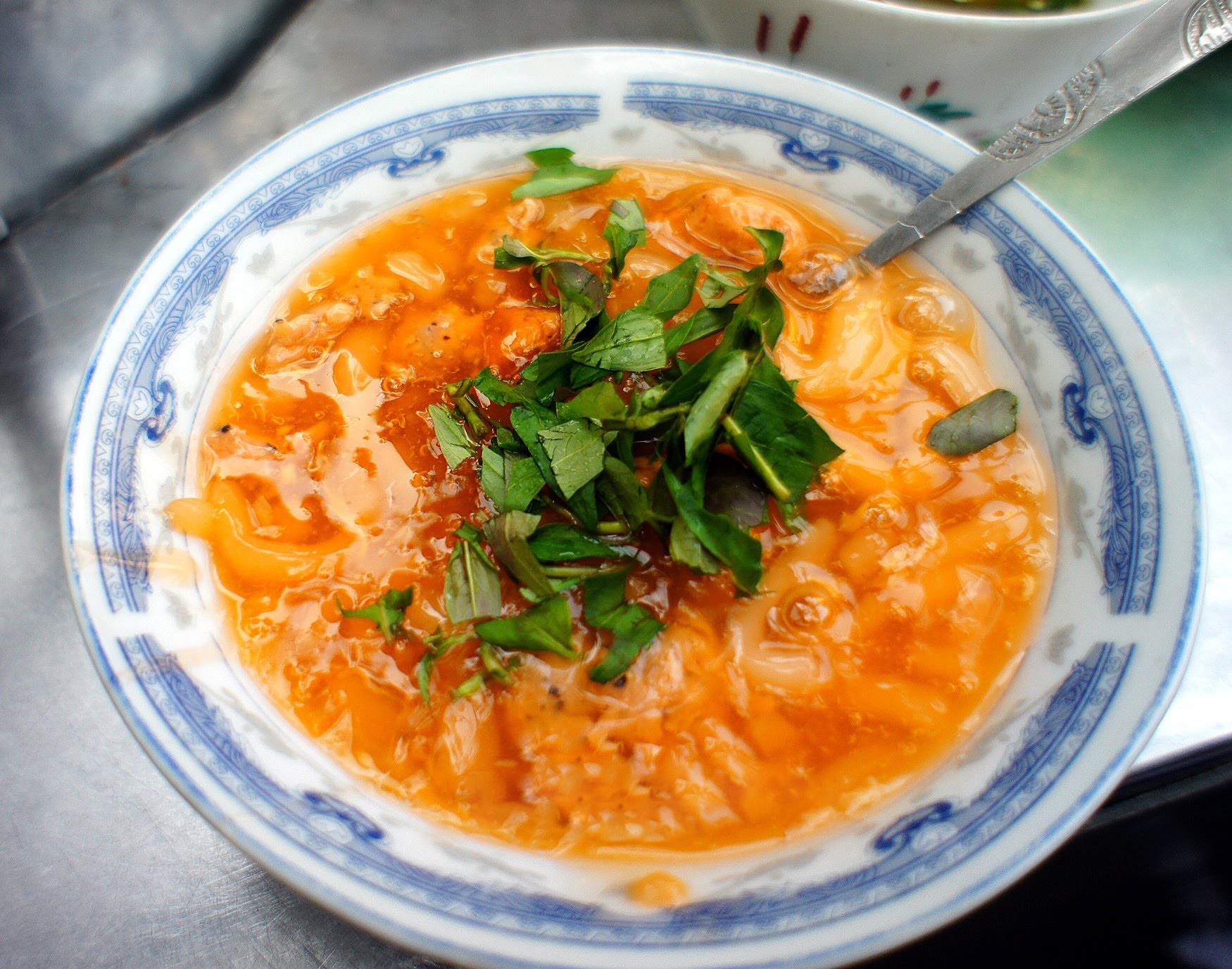 Nếu đến Huế thì đừng quên ăn thử món bánh canh một mình một vẻ kiểu này - Ảnh 2. Nếu đến Huế thì đừng quên ăn thử món bánh canh một mình một vẻ kiểu này - Ảnh 2.