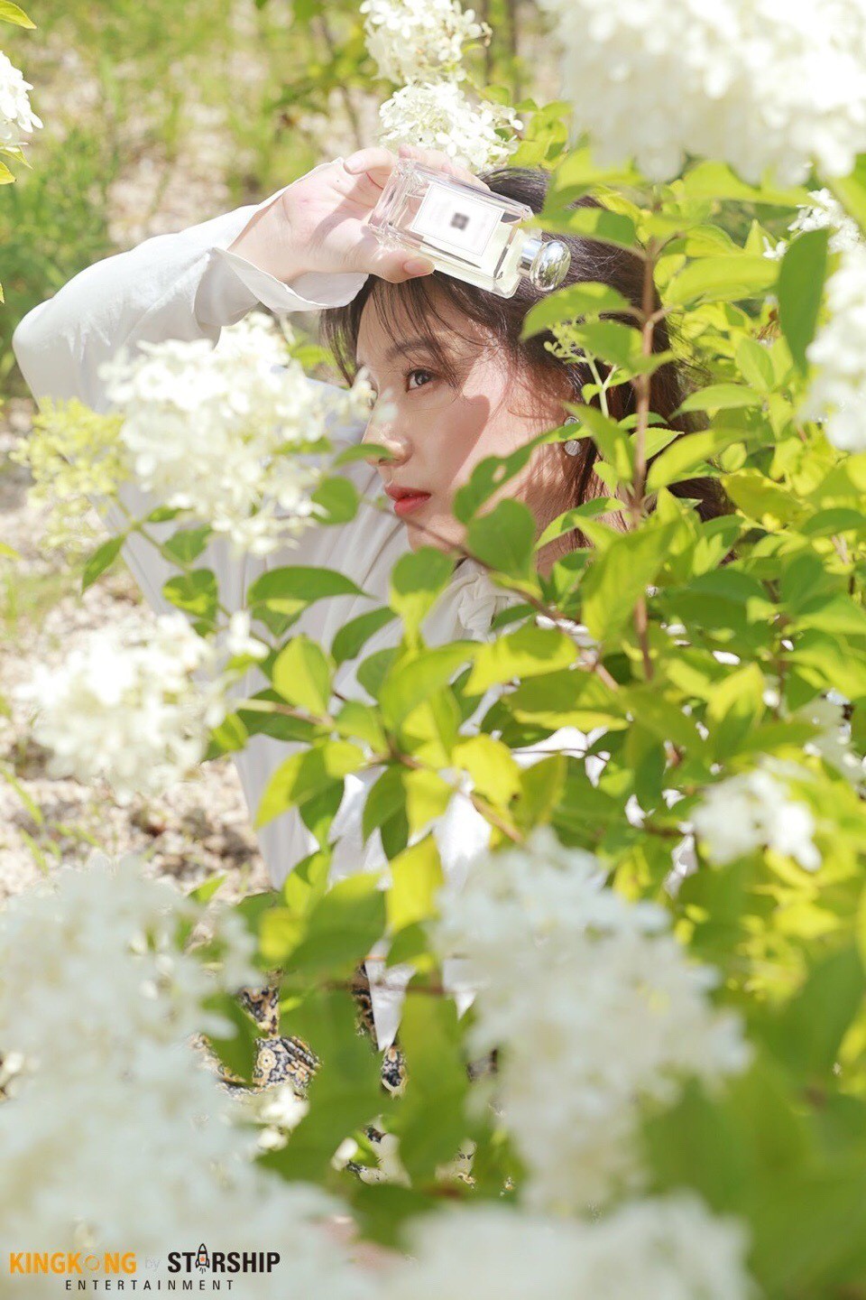 Náo loạn trước bộ ảnh hậu trường của mỹ nhân Hậu duệ mặt trời Kim Ji Won: Khi nhan sắc vượt cả chuẩn nữ thần - Ảnh 4. Náo loạn trước bộ ảnh hậu trường của mỹ nhân Hậu duệ mặt trời Kim Ji Won: Khi nhan sắc vượt cả chuẩn nữ thần - Ảnh 4.