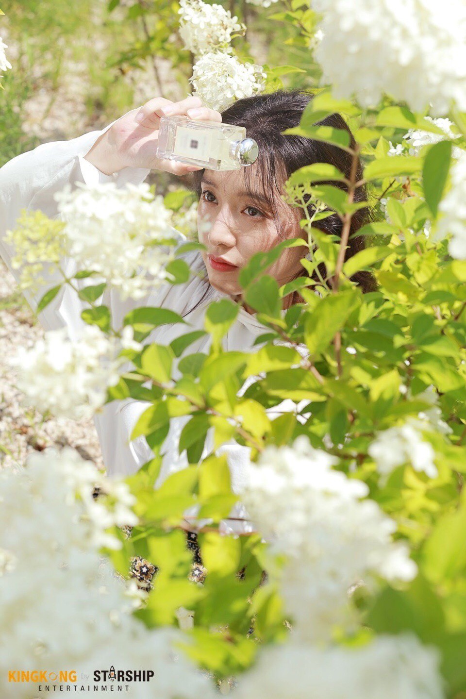 Náo loạn trước bộ ảnh hậu trường của mỹ nhân Hậu duệ mặt trời Kim Ji Won: Khi nhan sắc vượt cả chuẩn nữ thần - Ảnh 5. Náo loạn trước bộ ảnh hậu trường của mỹ nhân Hậu duệ mặt trời Kim Ji Won: Khi nhan sắc vượt cả chuẩn nữ thần - Ảnh 5.