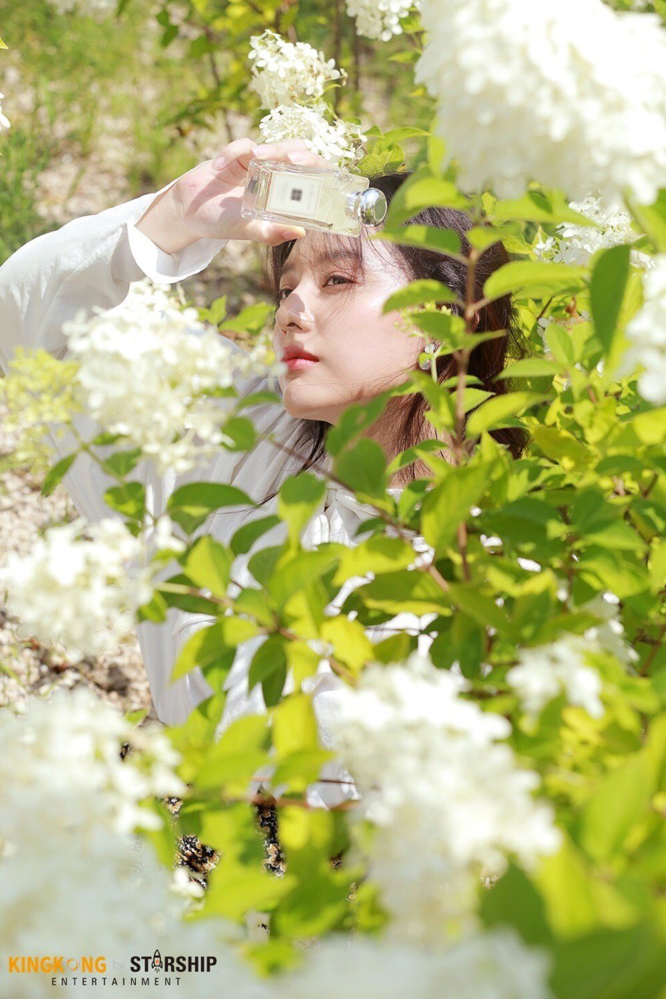 Náo loạn trước bộ ảnh hậu trường của mỹ nhân Hậu duệ mặt trời Kim Ji Won: Khi nhan sắc vượt cả chuẩn nữ thần - Ảnh 6. Náo loạn trước bộ ảnh hậu trường của mỹ nhân Hậu duệ mặt trời Kim Ji Won: Khi nhan sắc vượt cả chuẩn nữ thần - Ảnh 6.