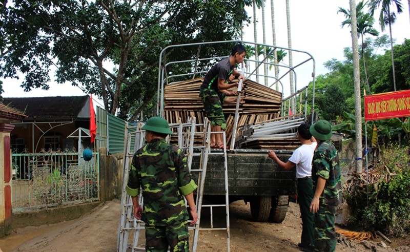 Nghệ An: 300 học sinh phải khai giảng năm học mới muộn hơn 1 tuần do bùn ngập trường - Ảnh 4. Nghệ An: 300 học sinh phải khai giảng năm học mới muộn hơn 1 tuần do bùn ngập trường - Ảnh 4.