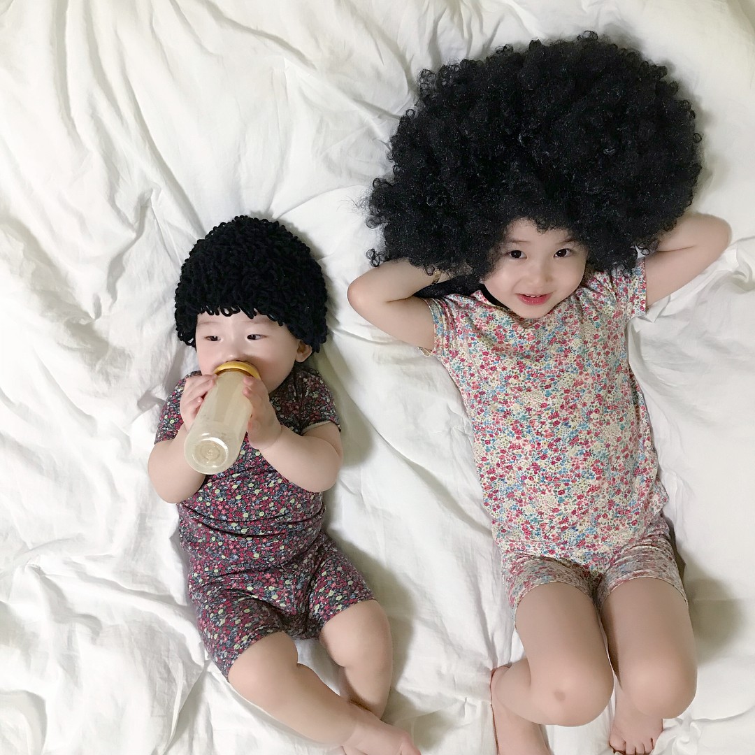 Cặp chị em sành điệu cưng muốn xỉu, nhìn thôi là muốn bế về ngay lập tức! - Ảnh 4. Cặp chị em sành điệu cưng muốn xỉu, nhìn thôi là muốn bế về ngay lập tức! - Ảnh 4.