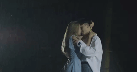 Châu Bùi - Decao hôn nhau dưới mưa trong "Thanh Xuân" của Da LAB - Ảnh 2.