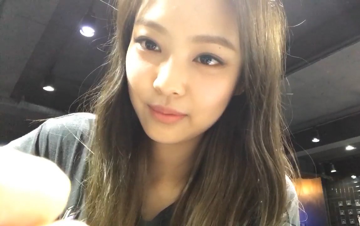 Từ yêu thích đến hát cùng Dua Lipa: Jennie (Black Pink) chính là hình mẫu fangirl đại thành công! - Ảnh 2. Từ yêu thích đến hát cùng Dua Lipa: Jennie (Black Pink) chính là hình mẫu fangirl đại thành công! - Ảnh 2.