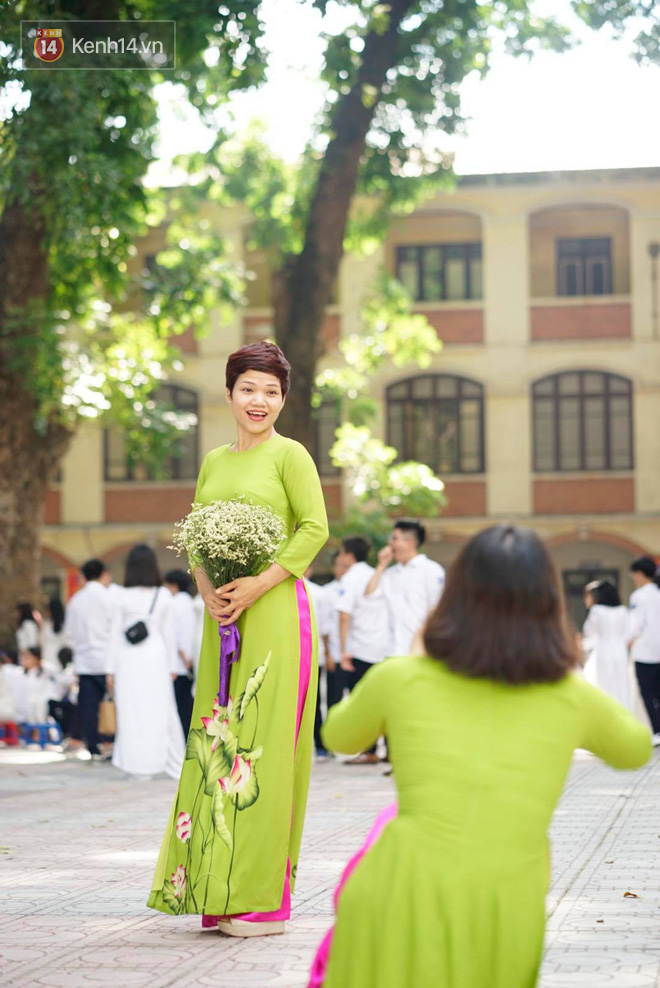 Mải ngắm nữ sinh áo dài, nam sinh sơ mi trắng soái ca mà quên mất thầy cô hôm nay ai cũng rực rỡ hơn mọi ngày - Ảnh 16.