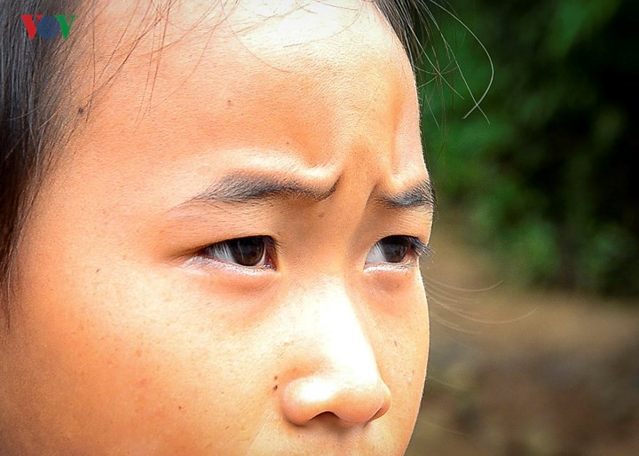 Điện Biên: Vẫn còn cảnh học sinh chui túi nilon vượt suối lũ tới trường - Ảnh 10. Điện Biên: Vẫn còn cảnh học sinh chui túi nilon vượt suối lũ tới trường - Ảnh 10.
