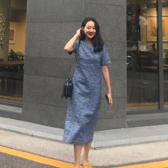 Street style Châu Á: 15 bộ đồ tuần này rất đáng để bạn học tập cho mùa thu cận kề - Ảnh 15.