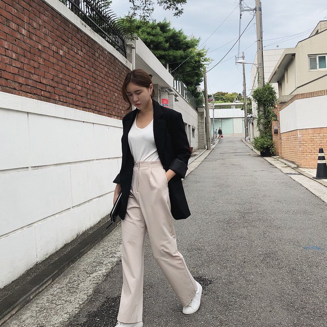 Street style Châu Á: 15 bộ đồ tuần này rất đáng để bạn học tập cho mùa thu cận kề - Ảnh 4.