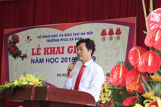 Xúc động hàng trăm học sinh hát Quốc ca bằng… tay trong lễ khai giảng - Ảnh 5.