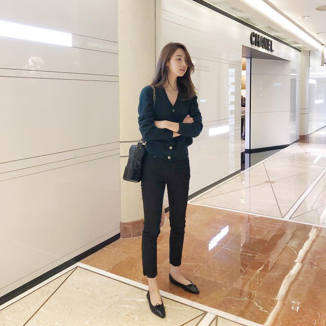 Street style Châu Á: 15 bộ đồ tuần này rất đáng để bạn học tập cho mùa thu cận kề - Ảnh 5.