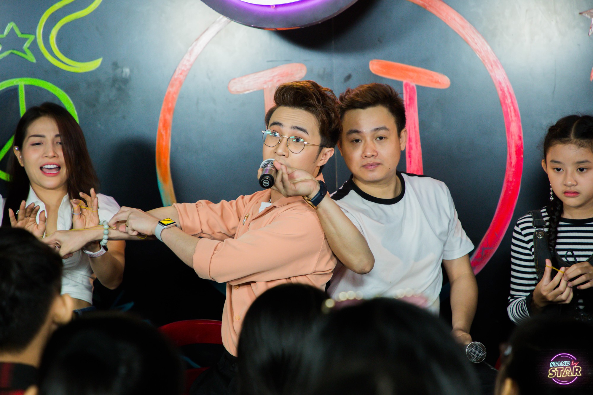 Huỳnh Lập bất ngờ nhận được nút vàng YouTube cho series 4 tỷ Ai Chết Giơ Tay tại Stand by Star - Ảnh 4.