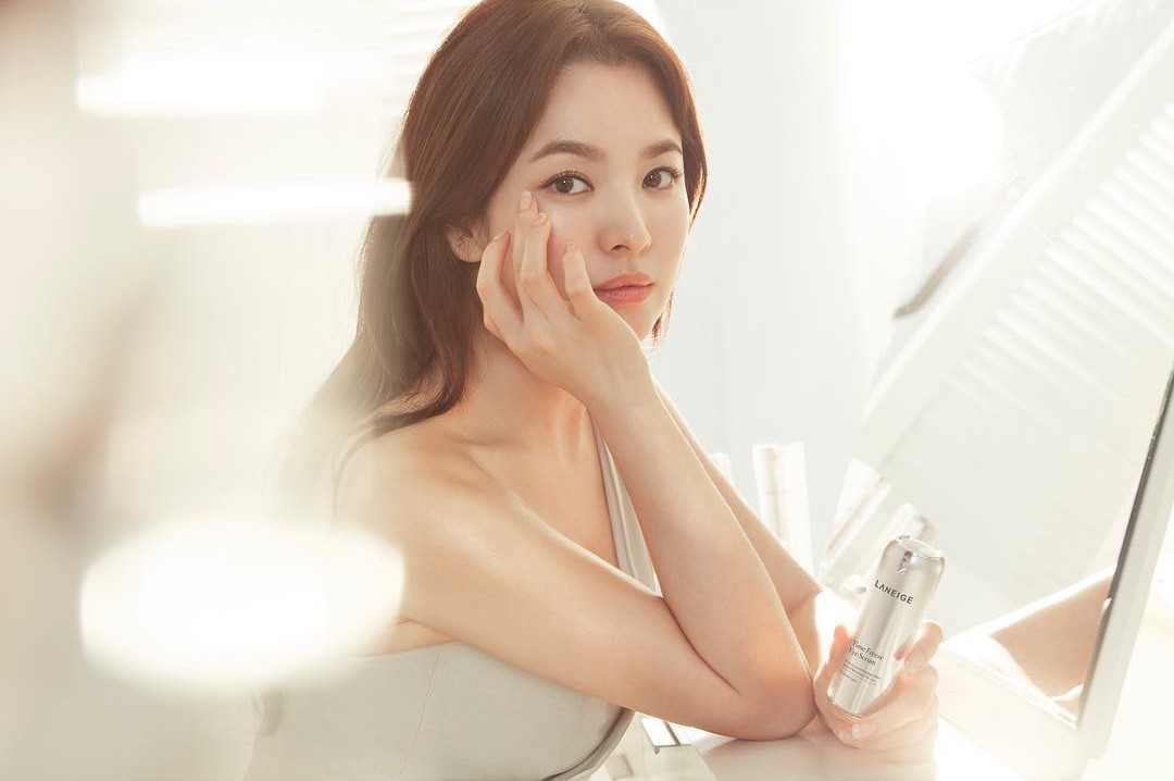 Đằng sau những tin đồn oái oăm nhất Kbiz: Song Hye Kyo làm gái bao, Son Ye Jin yêu đồng tính tay ba? - Ảnh 3. Đằng sau những tin đồn oái oăm nhất Kbiz: Song Hye Kyo làm gái bao, Son Ye Jin yêu đồng tính tay ba? - Ảnh 3.