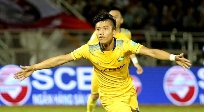 “Sao U23” Phan Văn Đức và SLNA thâu tóm mọi danh hiệu của tháng 7 và 8 - Ảnh 2. “Sao U23” Phan Văn Đức và SLNA thâu tóm mọi danh hiệu của tháng 7 và 8 - Ảnh 2.