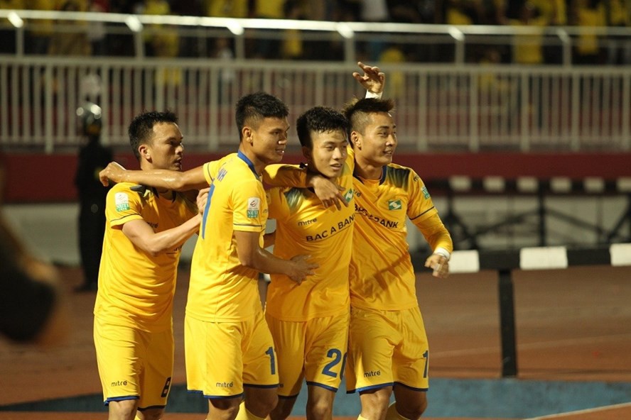 “Sao U23” Phan Văn Đức và SLNA thâu tóm mọi danh hiệu của tháng 7 và 8 - Ảnh 1. “Sao U23” Phan Văn Đức và SLNA thâu tóm mọi danh hiệu của tháng 7 và 8 - Ảnh 1.