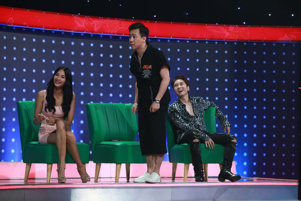 Vừa bước vào Giọng ải giọng ai, Á hậu Hoàng Thùy lại trổ tài... thơ văn - Ảnh 3.