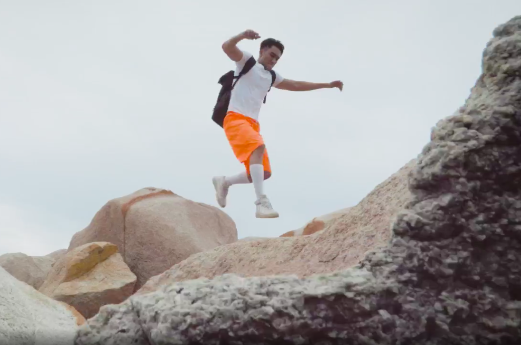 Nào chỉ đi khắp Việt Nam, MV ca khúc chủ đề Here We Go mùa 3 còn là những mảng màu thời trang thú vị - Ảnh 11. Nào chỉ đi khắp Việt Nam, MV ca khúc chủ đề Here We Go mùa 3 còn là những mảng màu thời trang thú vị - Ảnh 11.