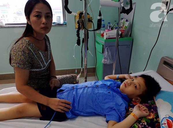 Bé trai 8 tuổi bị ung thư máu và câu hỏi trước ngày khai giảng khiến người mẹ đơn thân òa khóc - Ảnh 3. Bé trai 8 tuổi bị ung thư máu và câu hỏi trước ngày khai giảng khiến người mẹ đơn thân òa khóc - Ảnh 3.