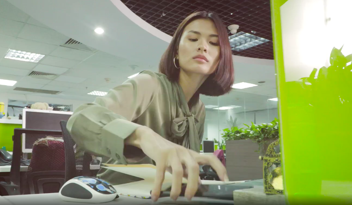 Nào chỉ đi khắp Việt Nam, MV ca khúc chủ đề Here We Go mùa 3 còn là những mảng màu thời trang thú vị - Ảnh 9. Nào chỉ đi khắp Việt Nam, MV ca khúc chủ đề Here We Go mùa 3 còn là những mảng màu thời trang thú vị - Ảnh 9.