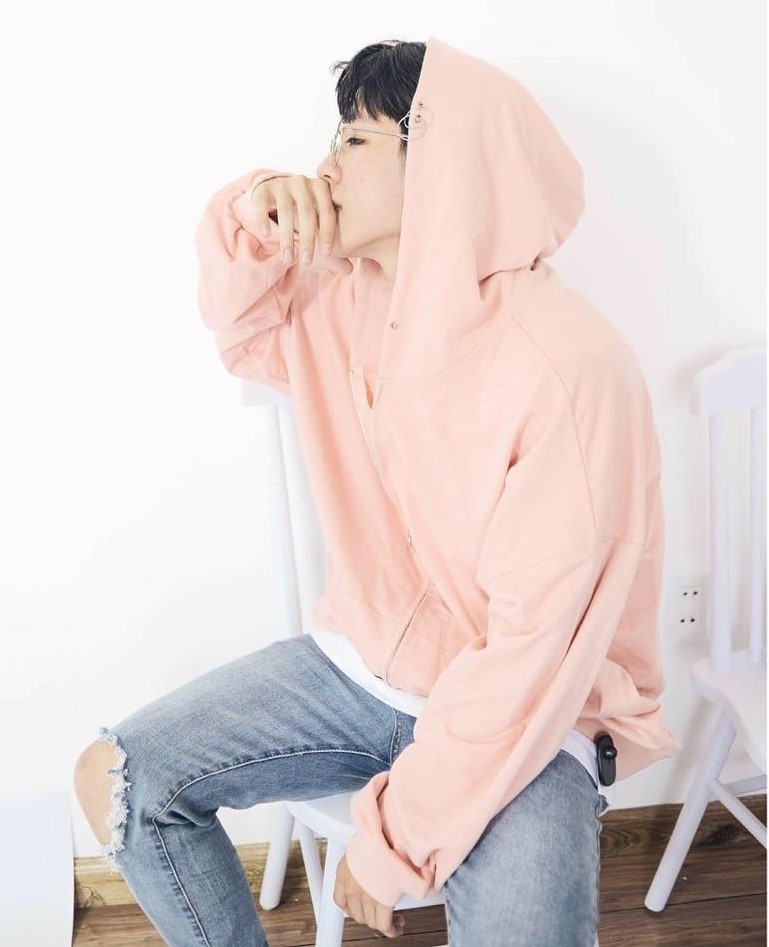 Lần đầu tiên, sen chiếm spotlight của boss mèo vì quá cool ngầu và đẹp trai - Ảnh 9. Lần đầu tiên, sen chiếm spotlight của boss mèo vì quá cool ngầu và đẹp trai - Ảnh 9.