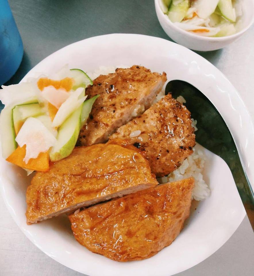 Thời tiết Hà Nội đang chuyển lạnh, dắt nhau đi ăn một loạt món xôi nóng hổi bán đêm muộn thì thích phải biết - Ảnh 4. Thời tiết Hà Nội đang chuyển lạnh, dắt nhau đi ăn một loạt món xôi nóng hổi bán đêm muộn thì thích phải biết - Ảnh 4.