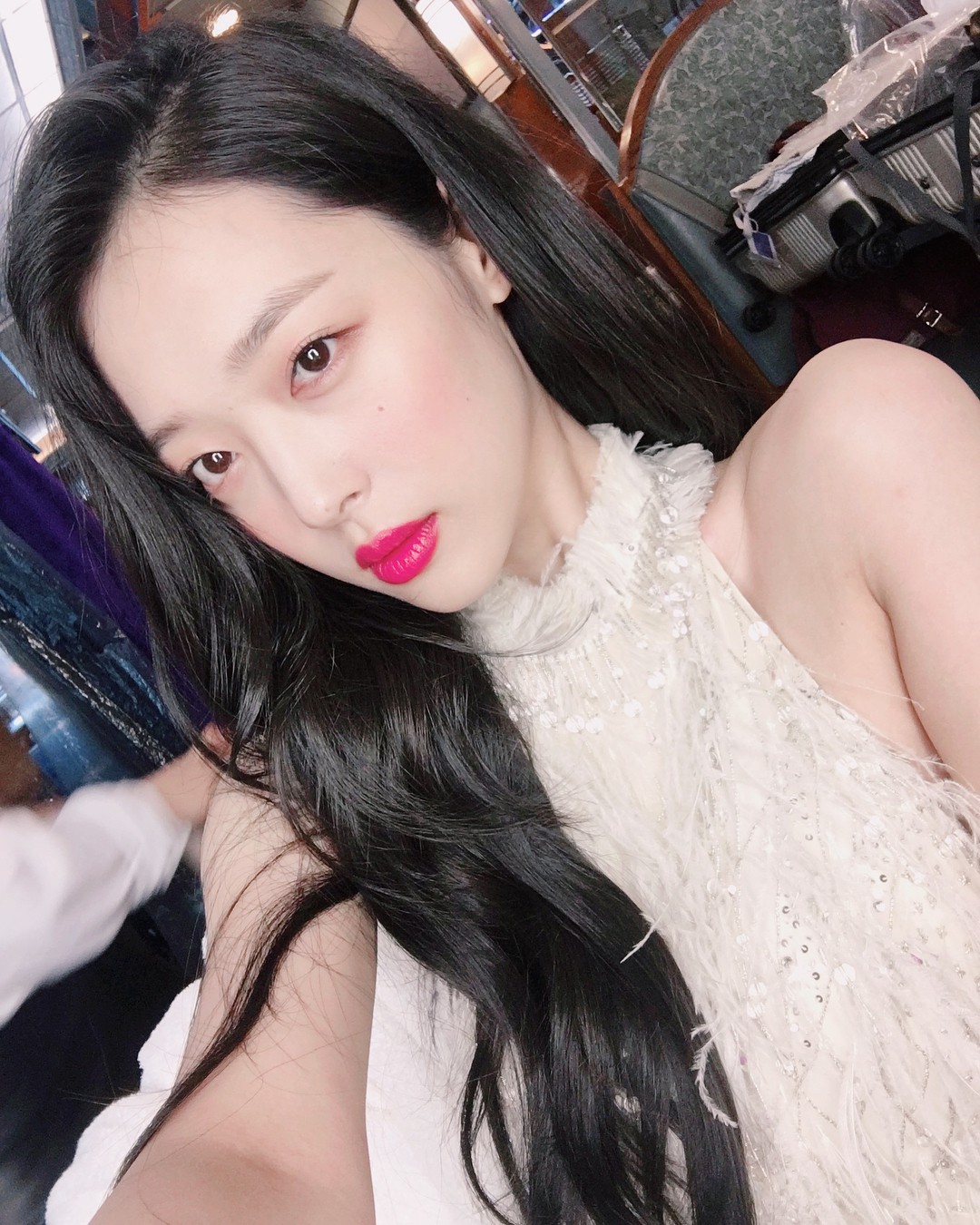 Chỉ với 2 bức hình, quá trình dậy thì thành công mỹ mãn sau 13 năm của Sulli đã khiến dân tình dậy sóng - Ảnh 2. Chỉ với 2 bức hình, quá trình dậy thì thành công mỹ mãn sau 13 năm của Sulli đã khiến dân tình dậy sóng - Ảnh 2.