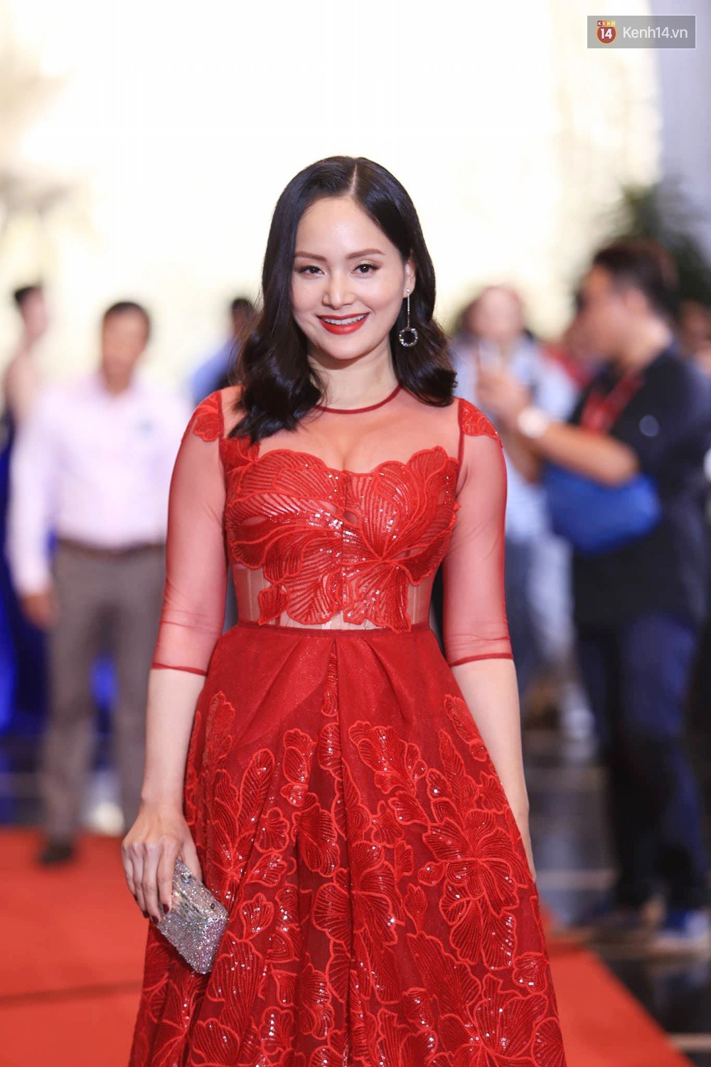 Thảm đỏ VTV Awards 2018: Dàn sao Việt lộng lẫy hội ngộ, Nhã Phương liên tục tạo dáng dùng tay che vòng 2 - Ảnh 6. Thảm đỏ VTV Awards 2018: Dàn sao Việt lộng lẫy hội ngộ, Nhã Phương liên tục tạo dáng dùng tay che vòng 2 - Ảnh 6.