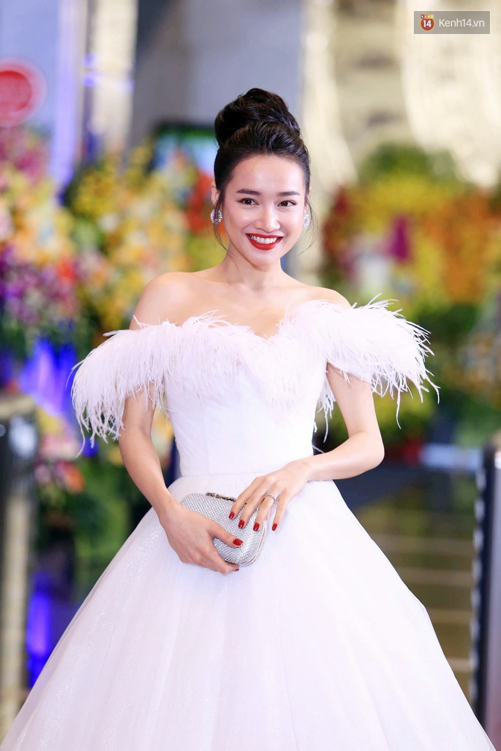 Thảm đỏ VTV Awards 2018: Dàn sao Việt lộng lẫy hội ngộ, Nhã Phương liên tục tạo dáng dùng tay che vòng 2 - Ảnh 1. Thảm đỏ VTV Awards 2018: Dàn sao Việt lộng lẫy hội ngộ, Nhã Phương liên tục tạo dáng dùng tay che vòng 2 - Ảnh 1.