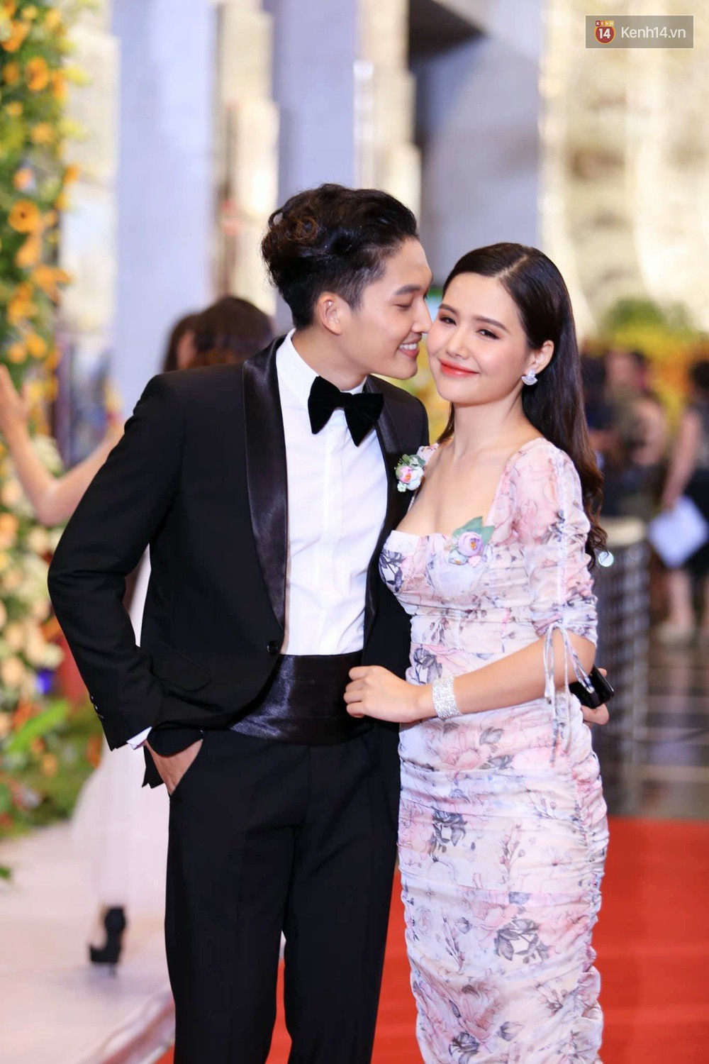 Thảm đỏ VTV Awards 2018: Dàn sao Việt lộng lẫy hội ngộ, Nhã Phương liên tục tạo dáng dùng tay che vòng 2 - Ảnh 10. Thảm đỏ VTV Awards 2018: Dàn sao Việt lộng lẫy hội ngộ, Nhã Phương liên tục tạo dáng dùng tay che vòng 2 - Ảnh 10.