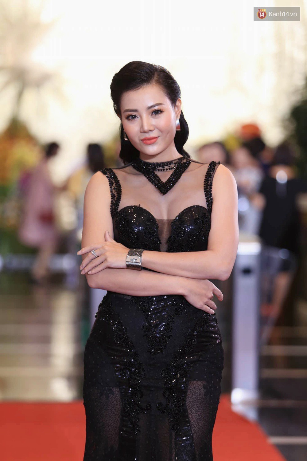 Thảm đỏ VTV Awards 2018: Dàn sao Việt lộng lẫy hội ngộ, Nhã Phương liên tục tạo dáng dùng tay che vòng 2 - Ảnh 5. Thảm đỏ VTV Awards 2018: Dàn sao Việt lộng lẫy hội ngộ, Nhã Phương liên tục tạo dáng dùng tay che vòng 2 - Ảnh 5.