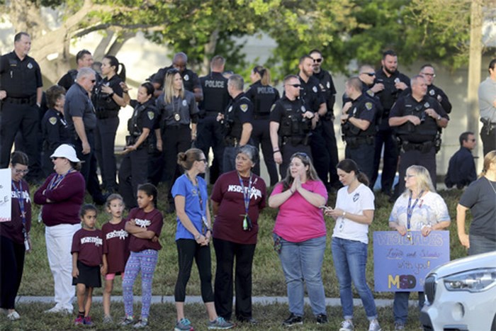 An ninh học đường ám ảnh phụ huynh Mỹ mùa tựu trường - Ảnh 1.
