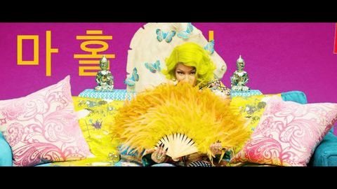 Fan Hàn thầm cảm ơn BTS vì dòng chữ tinh tế chạy trong phân đoạn của Nicki Minaj - Ảnh 2.