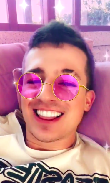 Charlie Puth cuối cùng cũng cắt tóc bảnh trai lại rồi, bao giờ Justin Bieber mới chịu trùng tu? - Ảnh 2. Charlie Puth cuối cùng cũng cắt tóc bảnh trai lại rồi, bao giờ Justin Bieber mới chịu trùng tu? - Ảnh 2.